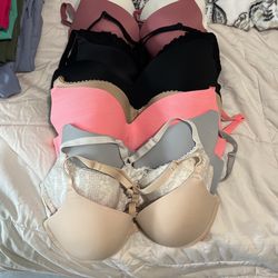 Victoria secret / Pink Bras 34-D 10 Bras