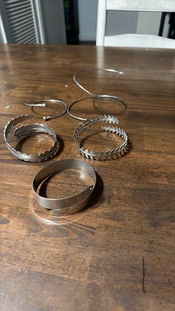 Arm jewelry