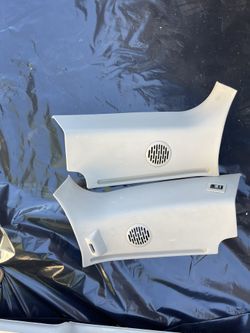 02 to 06 Escalade Tahoe Yukon Rear Upper C Pillar Trim Panel W/ Speaker