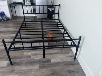 BLACK ALUMINUM FULL SIZE BED FRAME - LIKE NEW