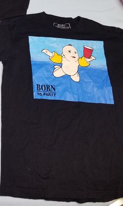 mens thirt , "Riot Society" "BORN TO PARTY" tshirt. Sz L