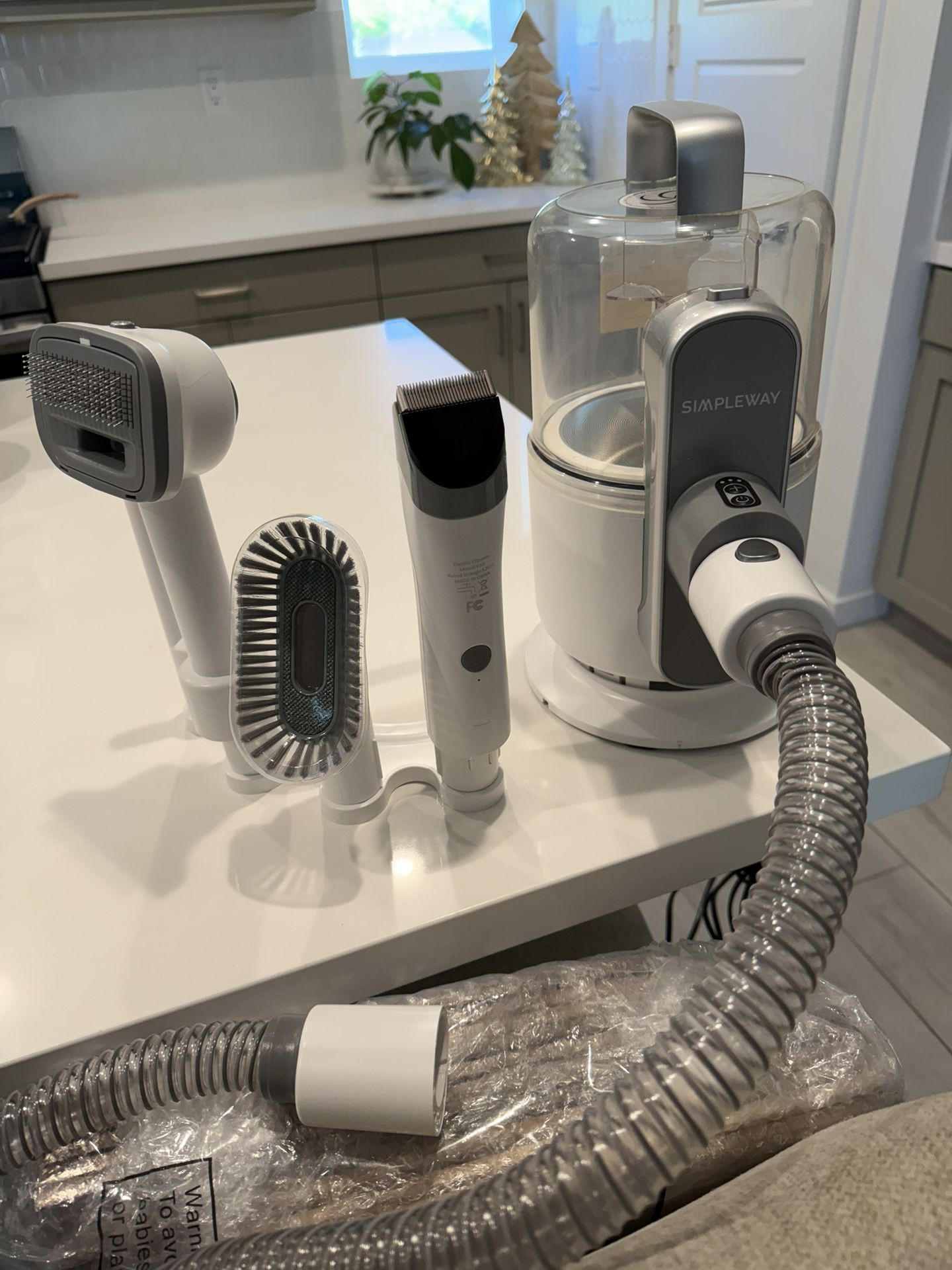 New Pet Groomer With Built in Vacuum