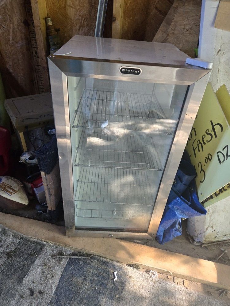 Whynter 3' Foot Display Refridgetater.