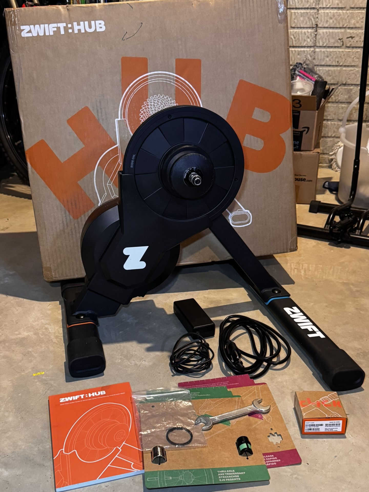 Zwift Hub Smart Bike Trainer w/ Zwift Cog + Zwift Click. Wahoo
