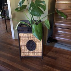 BASKET/HAMPER