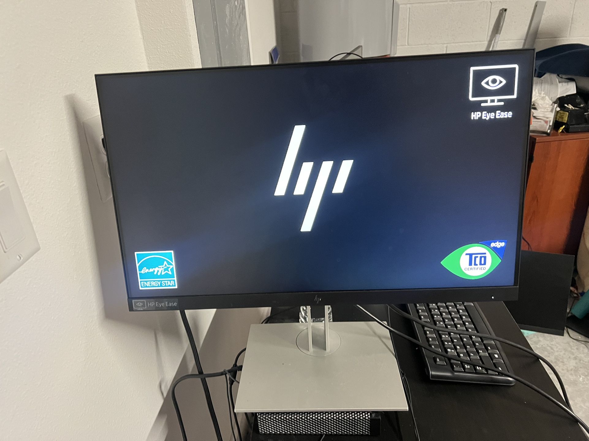 HP Monitor with Stand