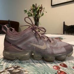 Nike Air VaporMax 2019 Soft Pink Size  6 1/2 