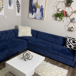 Nice Living Room Set For Sale $950 or Best Offer