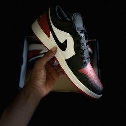 JORDAN 1 BRED TOES LOWTOP (SZ 10)