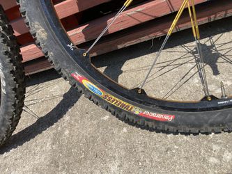 mooi matchmaker Hoofdstraat Crank Brothers Cobalt Twinspokes Race Xc 26” Mtb Wheelset With Tubeless  Tires for Sale in Chicago, IL - OfferUp