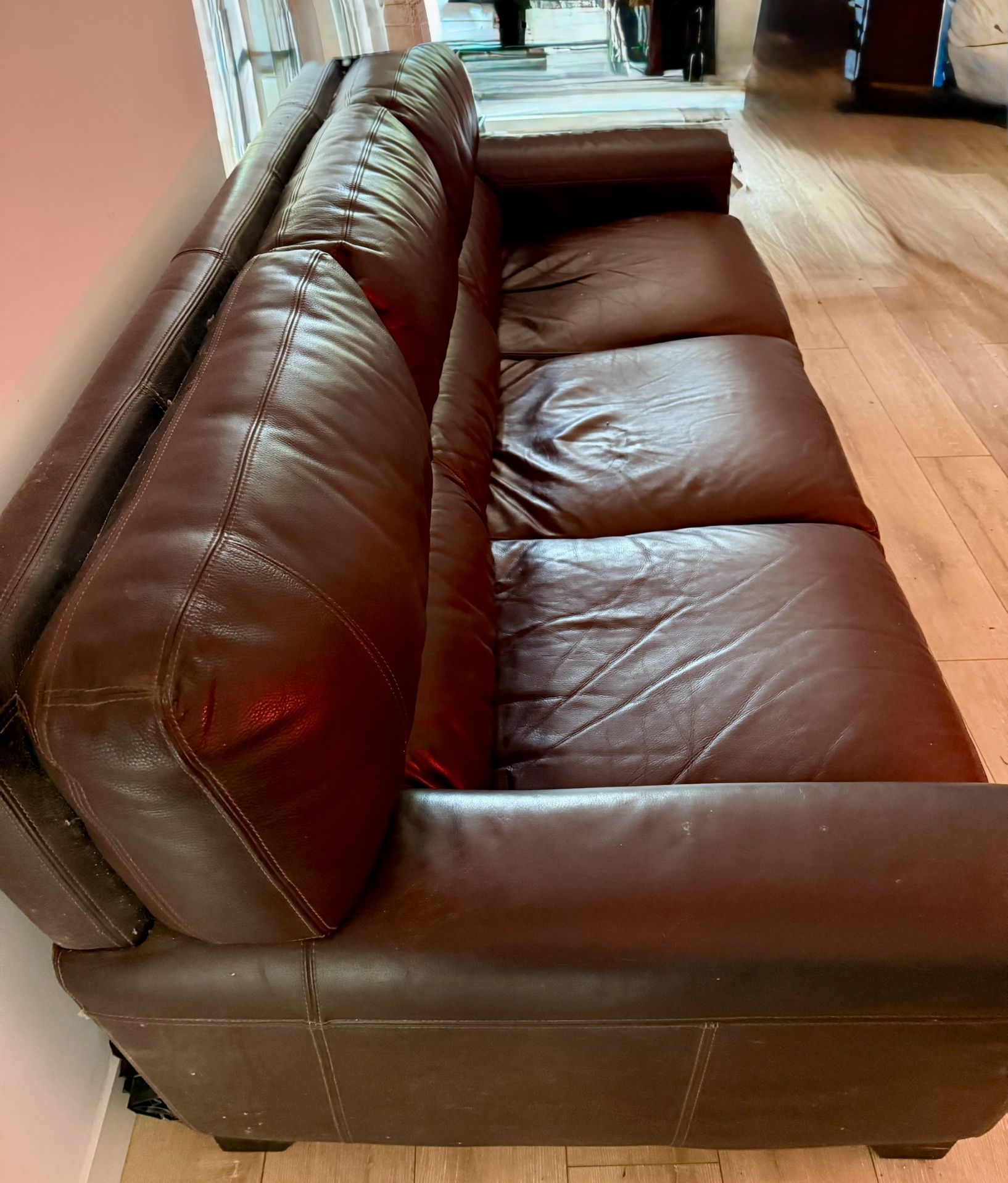  ⸻  🔥 High-Quality Leather Couch – Rich Espresso Brown – Great Condition! 🔥