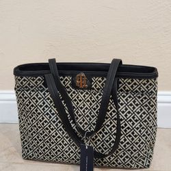  Tommy women's Tote. (Brand New)