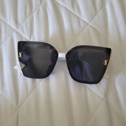 Beautiful Sunglasses With Case