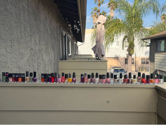 Nail polish 100