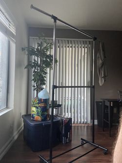 Rolling Clothes Hanger