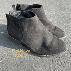 Girls size 2 boots from Old Navy. 