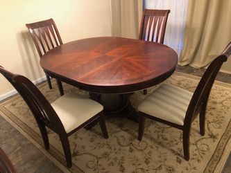Round dinning table and chairs with extension