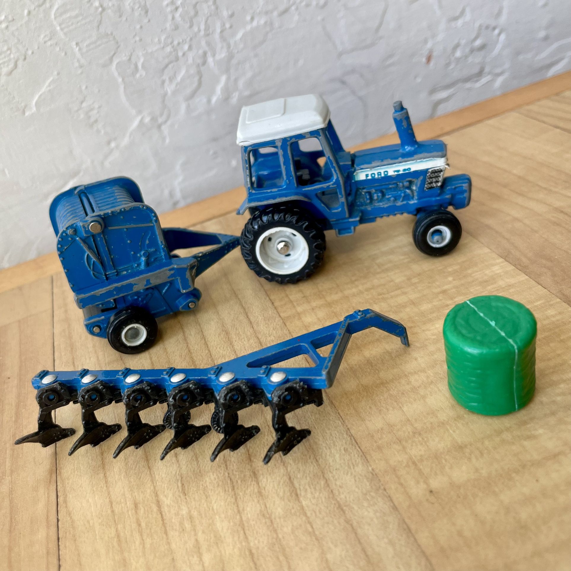 ERTL Ford TW-20 1/64 Die Cast Blue Farm Tractor W/ Bailer, Plow & Bail Of Gras