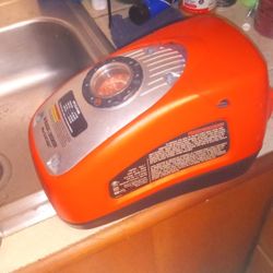 Black & Decker Inflator, Use Electricity Or Car Battery $25 Firm Price