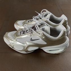 Nike Air Max Muse Brand New, women’s low top sneakers , Rare Limited Edition 