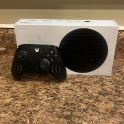 Selling Xbox Series S For 200 Controller 