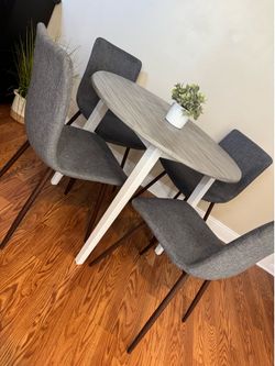 Table & Chairs