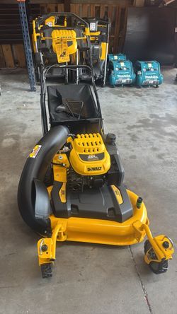New Dewalt 28” commercial mower (cracked wheel)