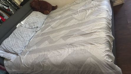 Kind size bed with mattress