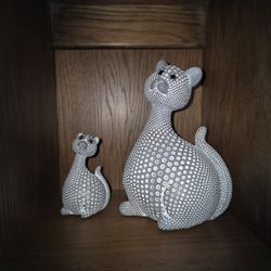 Sagebrook Home Gray Spotted Cat figurines