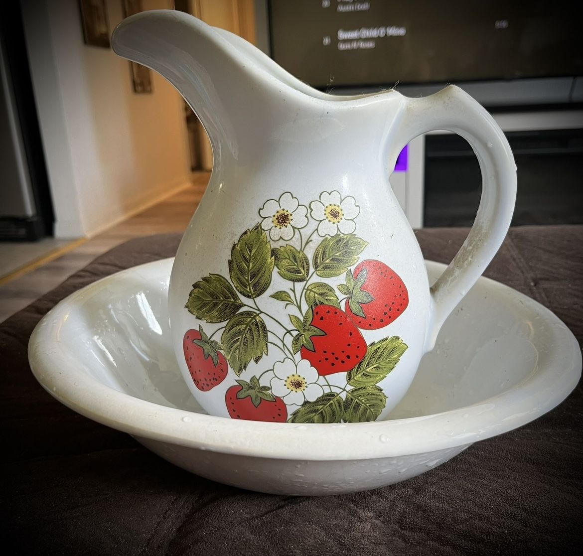 Strawberry Pitcher And Basin