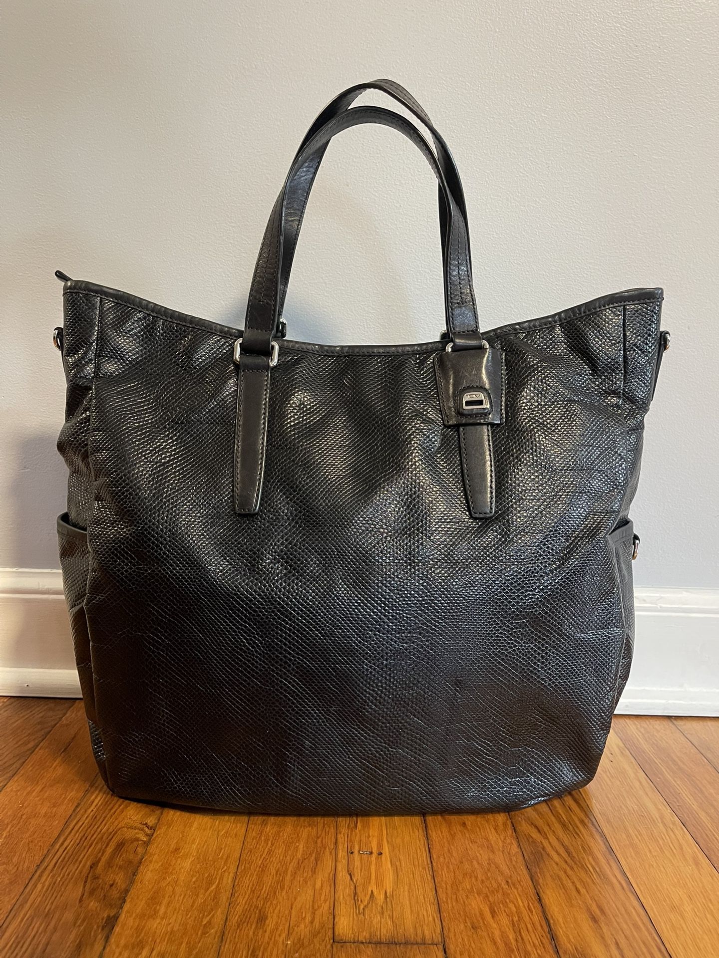 Beautiful TUMI BigBig Tote 