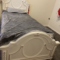 Girl’s Twin Bed