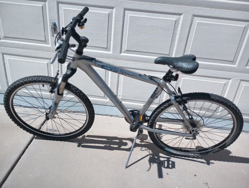 Trek 4300 Mountain Bike 18" Ladies/ Men's 
