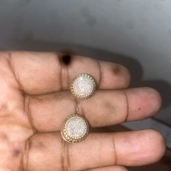 A Pair Of Real Diamond Earrings 10k