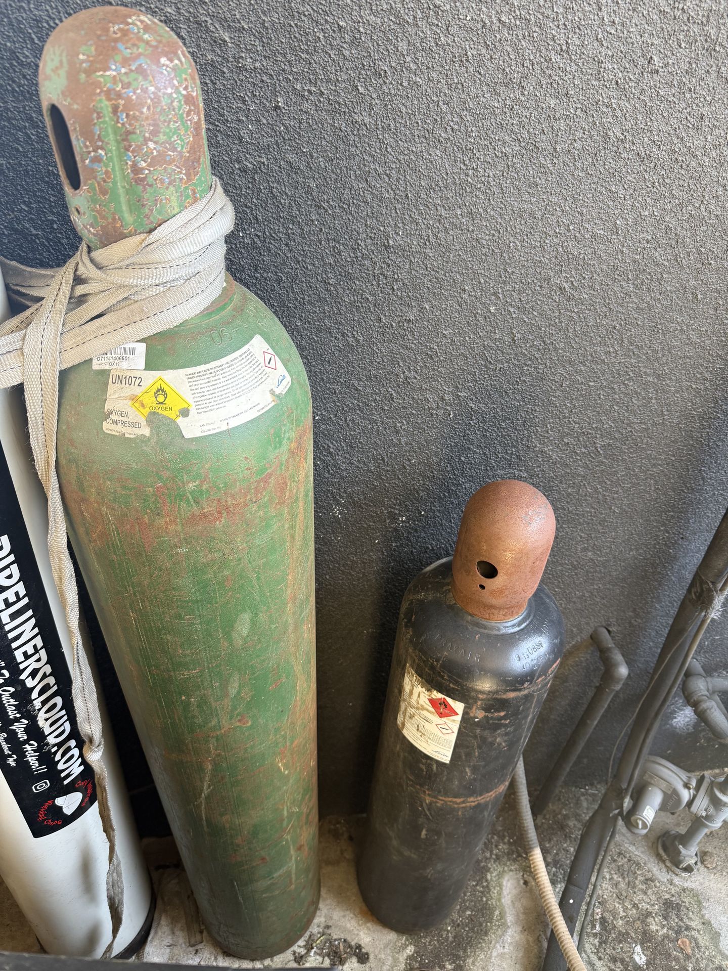 empty oxy acetylene tanks