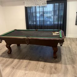 Pool Table 6ft Comes With Cue And Balls Rack 