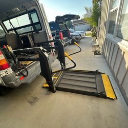 Braun Century 2 Wheelchair Van Lift - 800 lb Capacity - Works Great - $4000