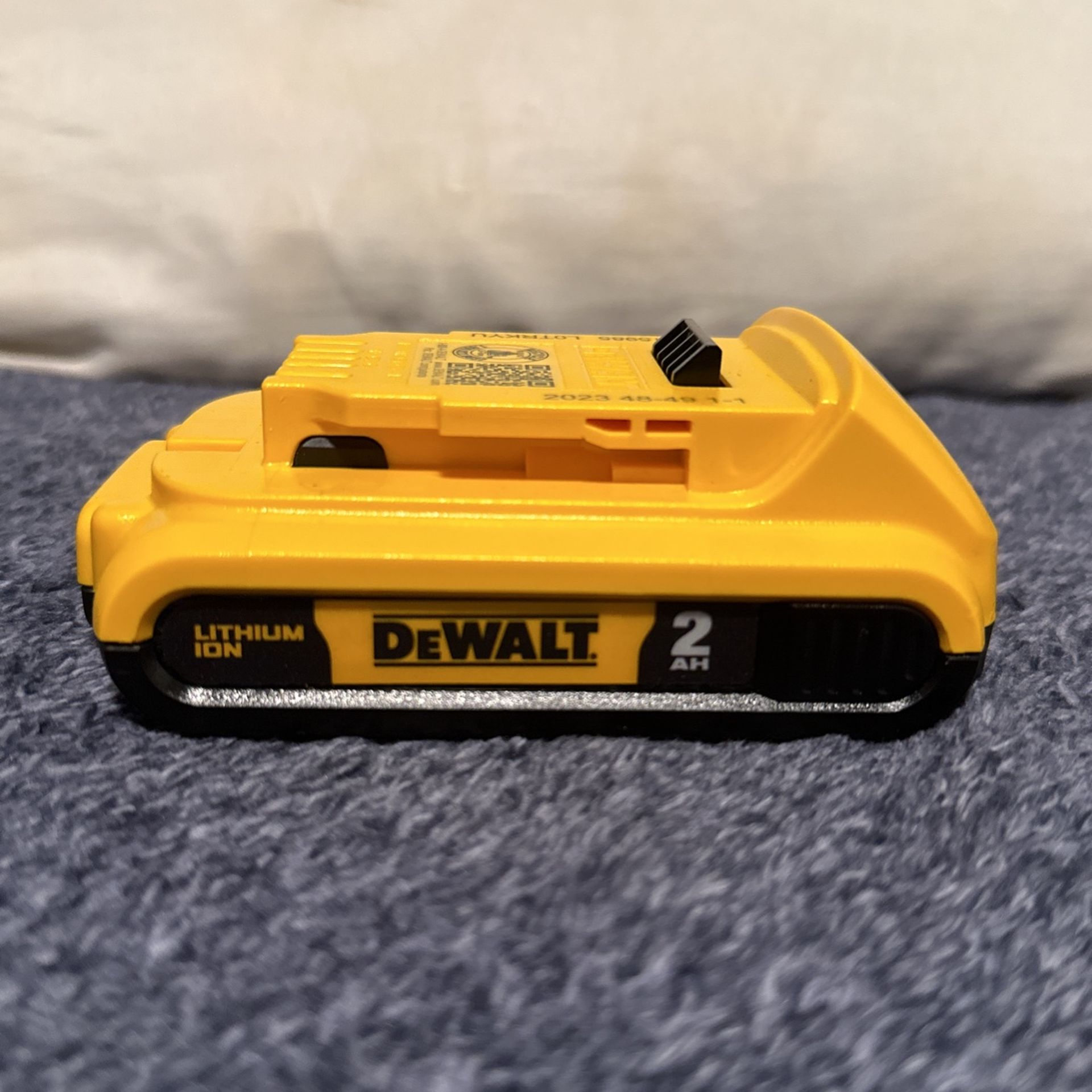 Dewalt battery 20V MAX  2.0Ah 