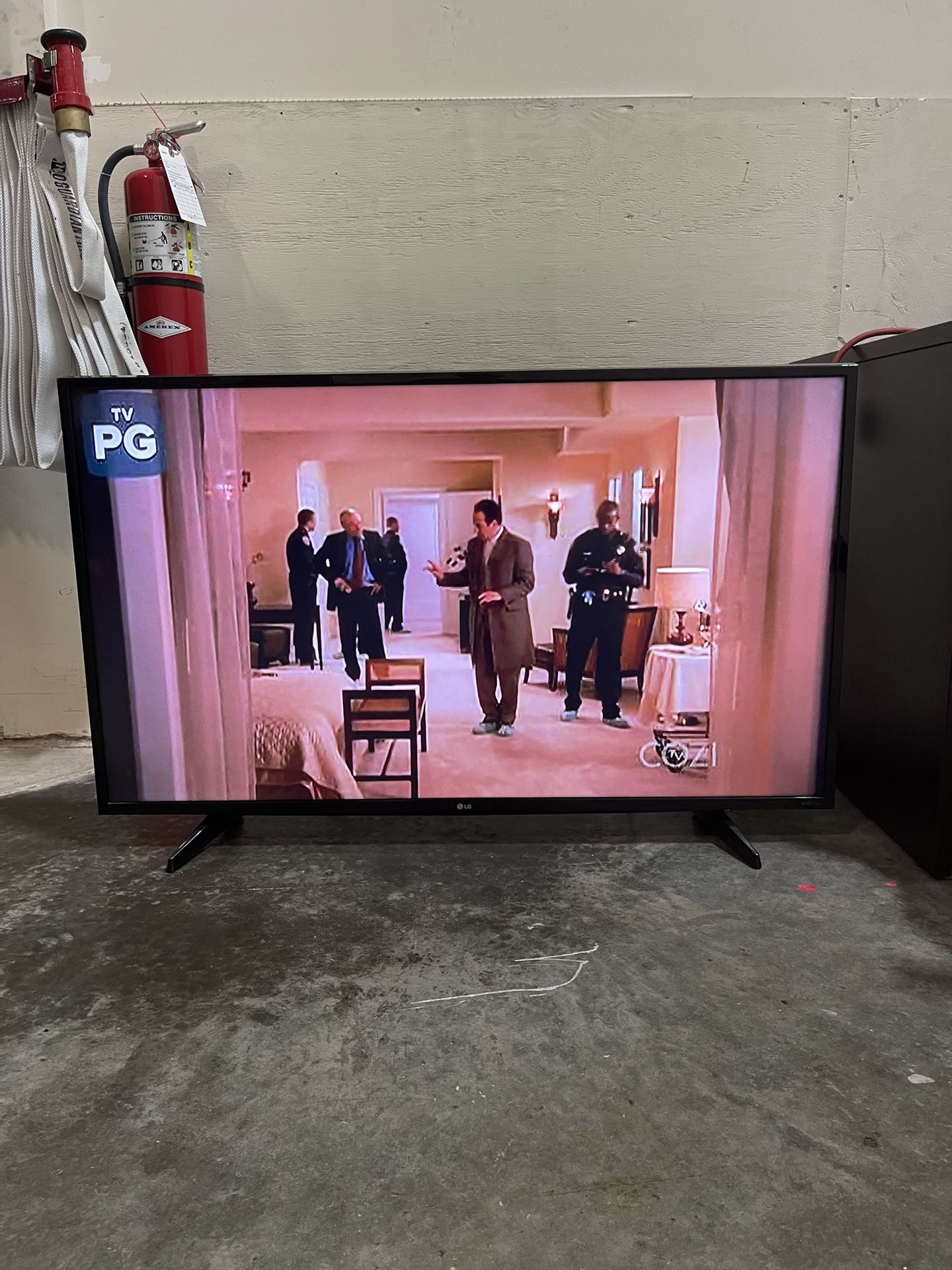 LG 49 Inch TV 