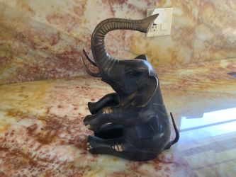 Vintage Antique Bronze Elephant Can Be Sitting In 2 Different Positions (see Pictures). Hand Crafted Gorgeous Sculpture. Pick Up Only. Cash Only.
