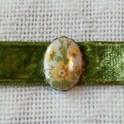 Vintage Green Velvet Choker with Yellow Flowers Pendant Necklace