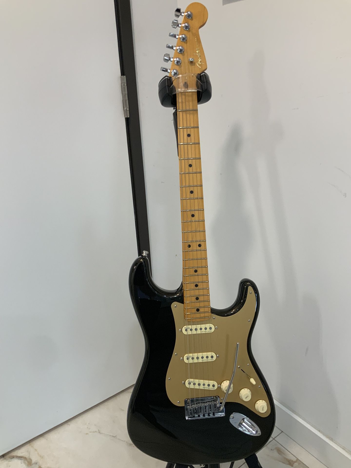 Fender American Ultra Stratocaster Maple Neck Made In USA. Texas Tea With All Paperwork And Fender Hard Shell Case 9.9 Condition