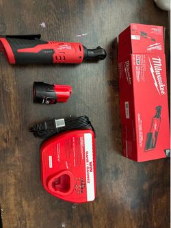 M12 3/8 ratchet w/ 2amp battery and charger