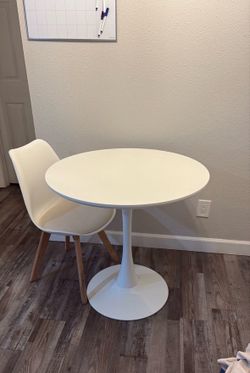 Tulip dining table