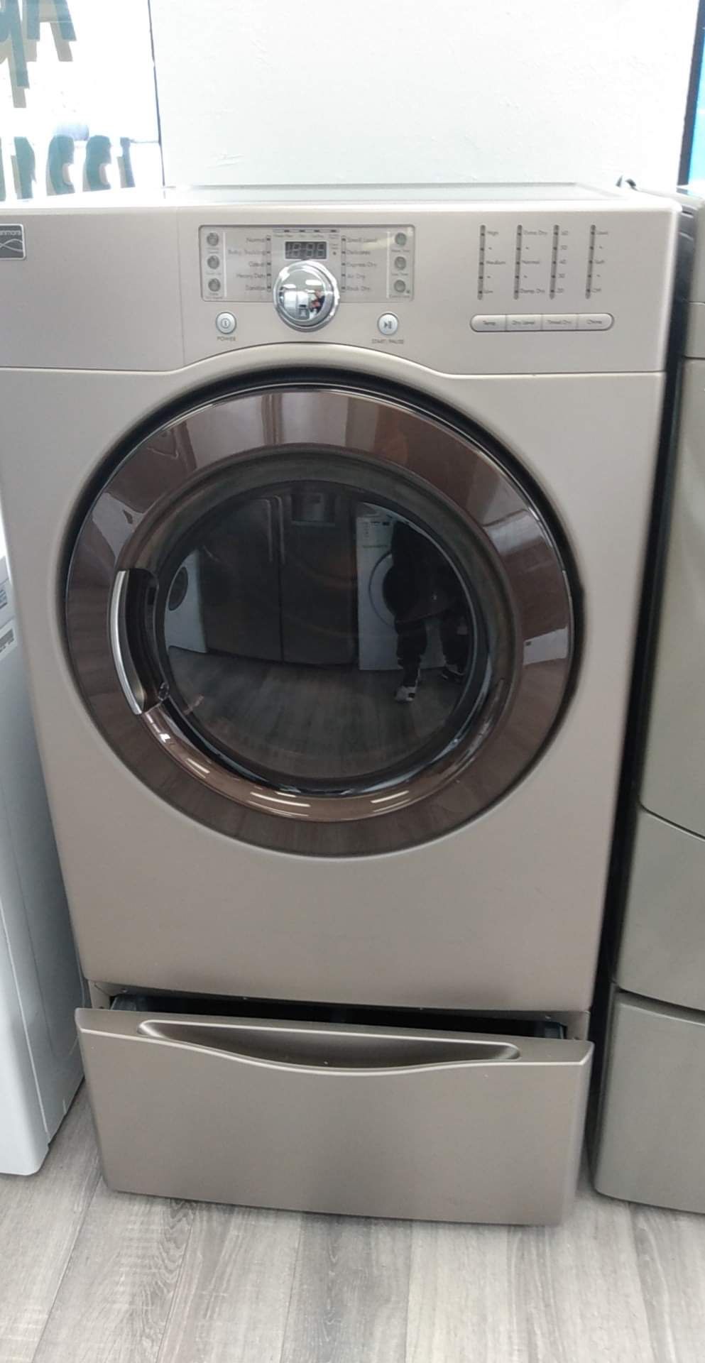 Kenmore Washer And Gas Dryer Worh Pedestals Included Set For $745