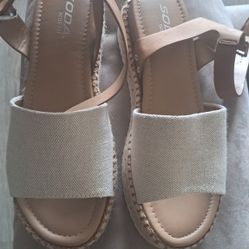 SODA Style Wide Fit Size 10 Like NEW