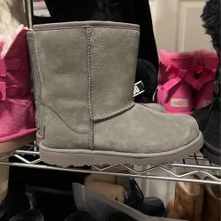 KIDS SIZE 5 Ugg Boots New 