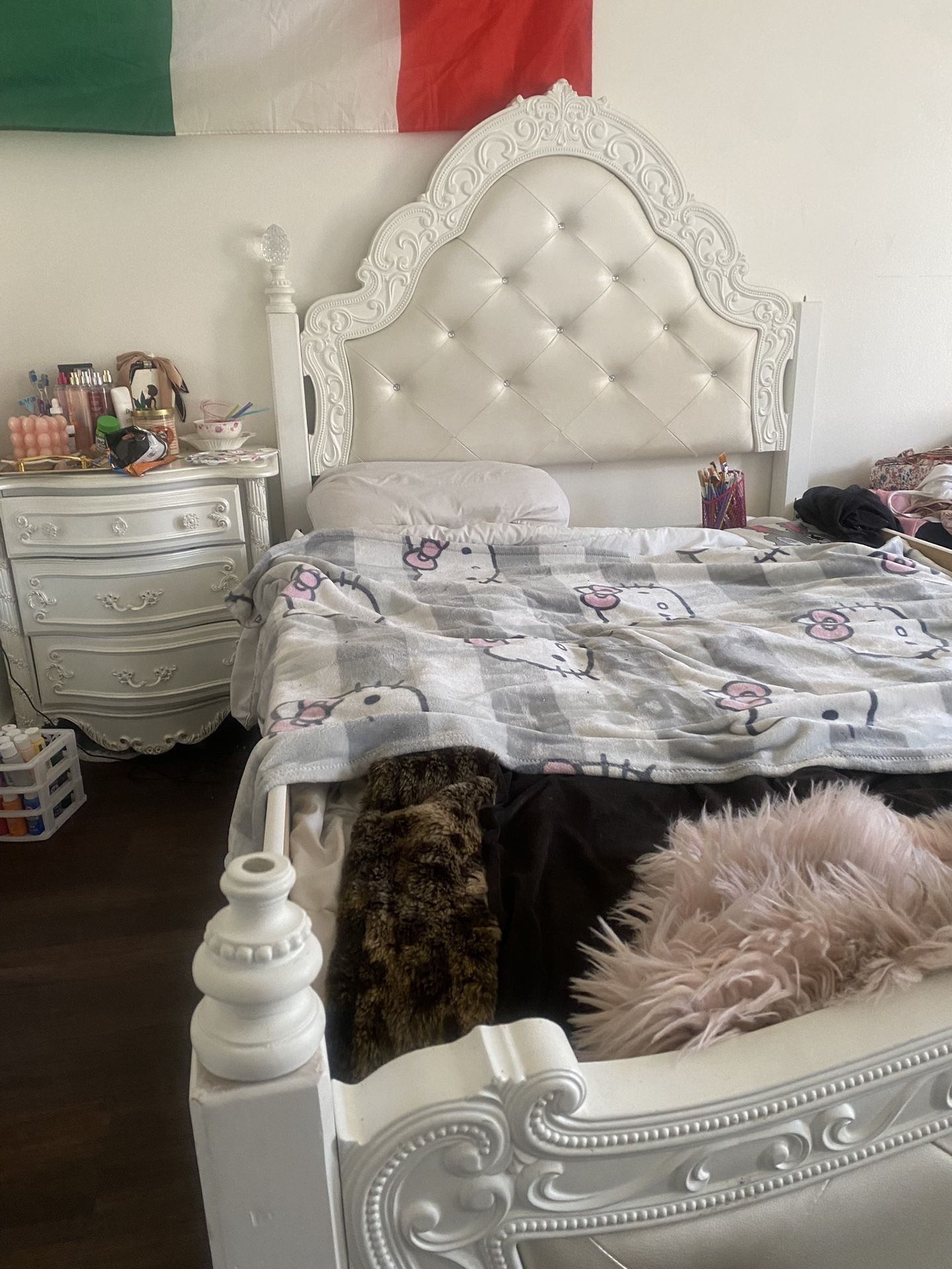 Full Sized Coquette Bed Frame 🎀