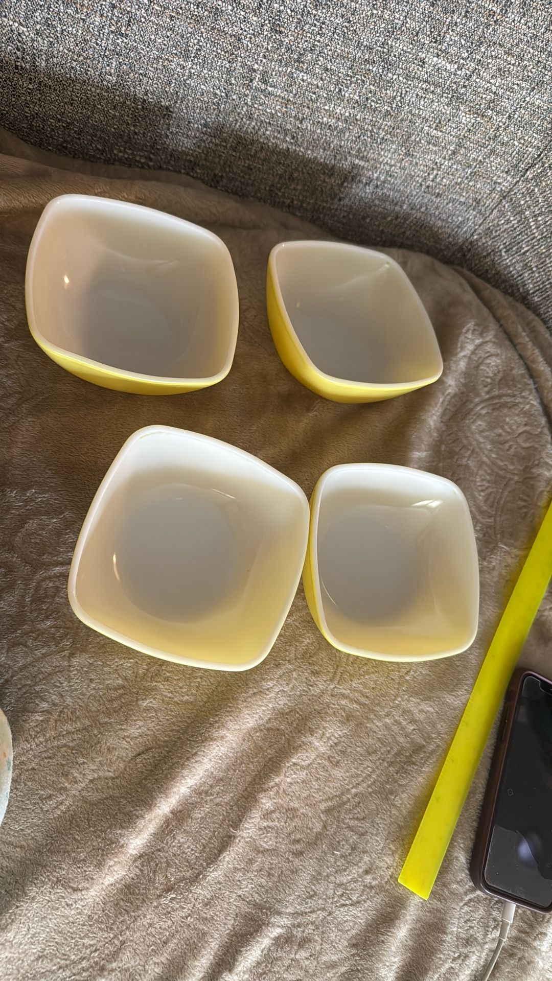 Vintage 4 bowls Pyrex Square