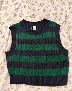 H&M Women's Striped Cable-Knit Crewneck Sweater Vest in Green and Black